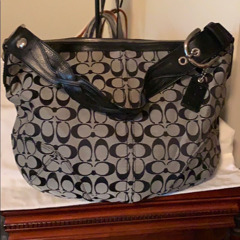 Coach signature shoulder handbag - Picture 2 of 7